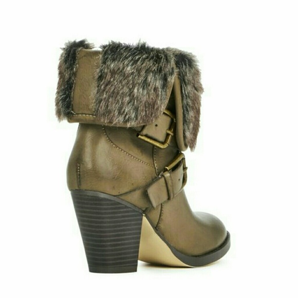 *LAST PAIR 8* Taupe Faux Fur Buckle Heeled Bootie - Picture 3 of 5